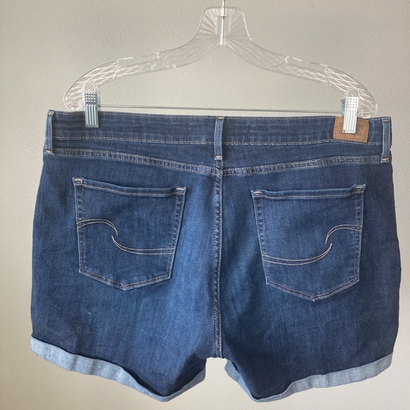 Levi Strauss Jean Shorts - Picture 5 of 8